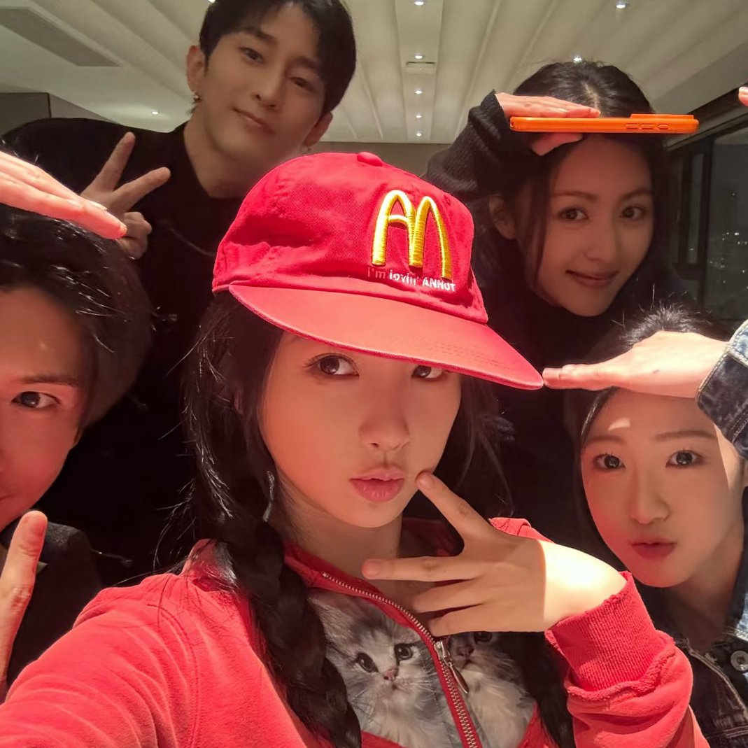 Behind-the-scenes cut of Esther Yu