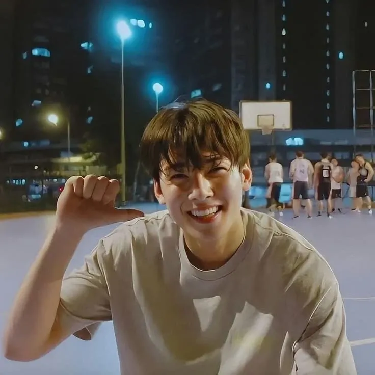 Behind-the-scenes cut of Cha Eunwoo