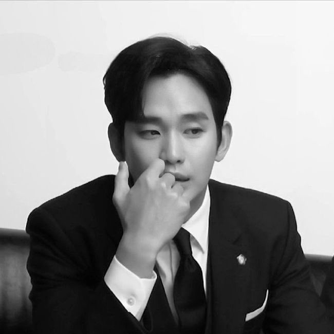 Behind-the-scenes cut of Kim Soohyun