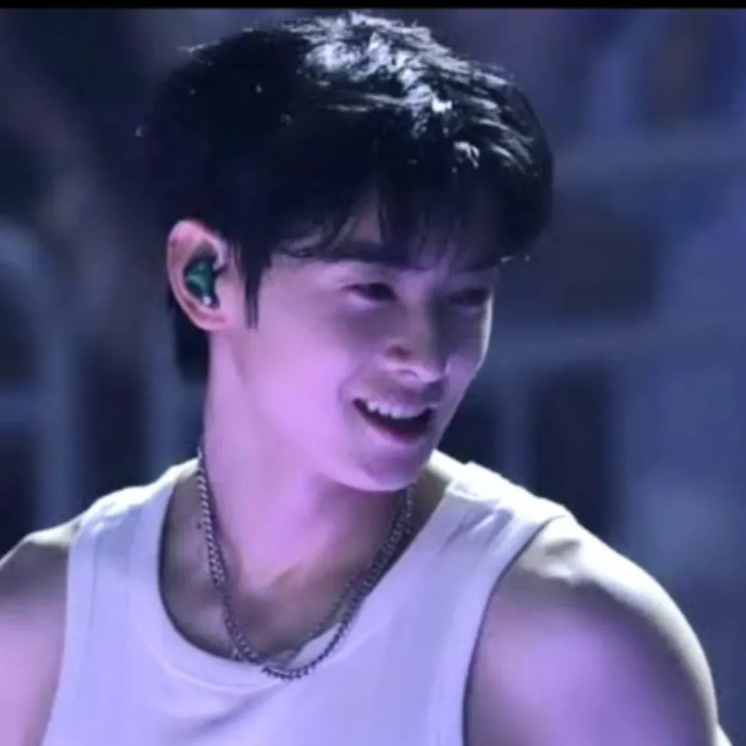 A moment captured by a fan of Cha Eunwoo