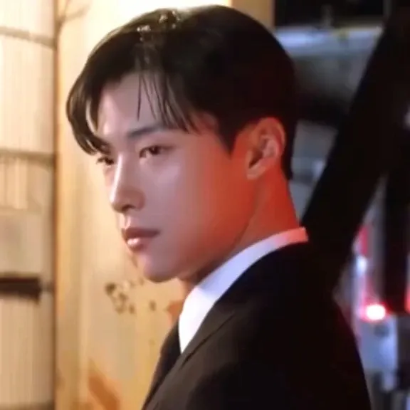 A moment captured by a fan of Woo Dohwan
