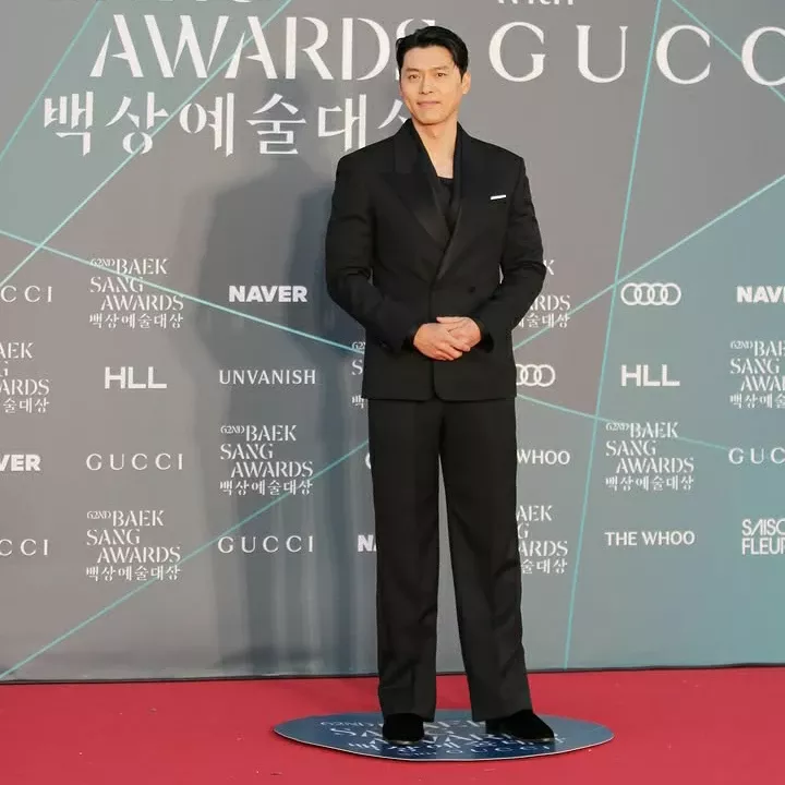 Momen yang diabadikan oleh penggemar Hyun Bin