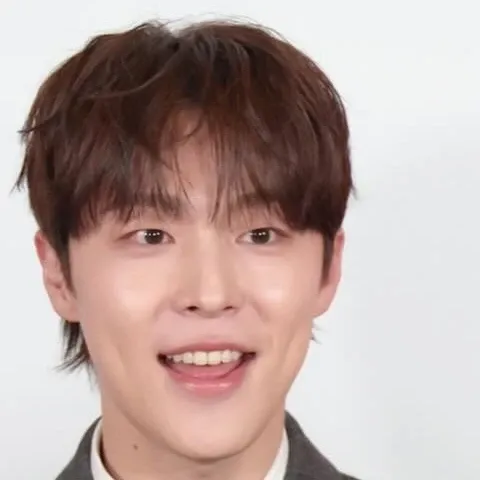 Behind-the-scenes cut of Bae Inhyuk