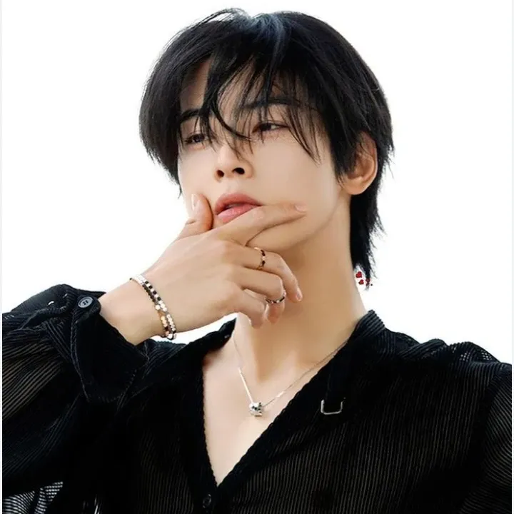 Recent activity shot of Cha Eunwoo