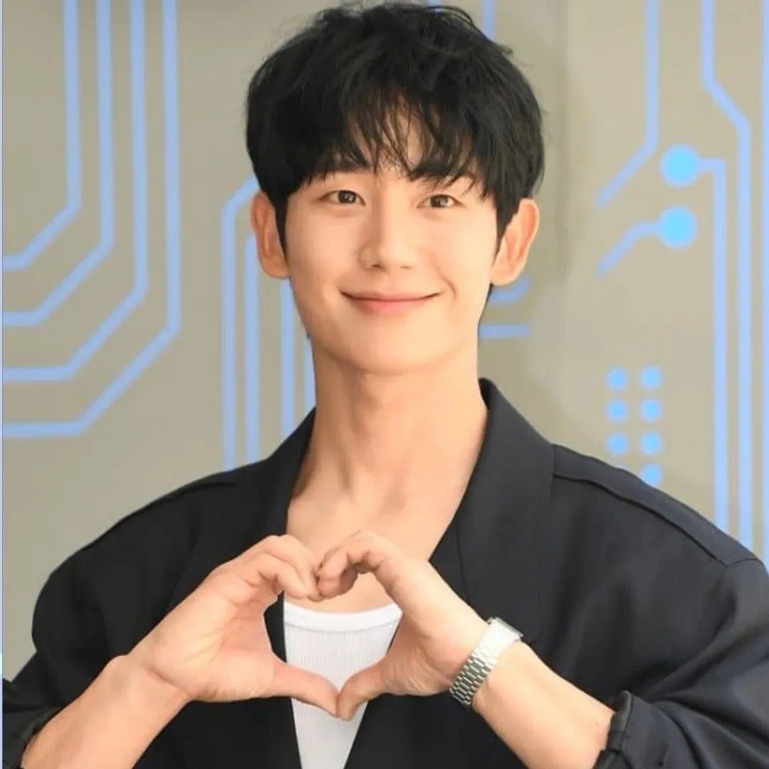 Recent activity shot of Jung Haein