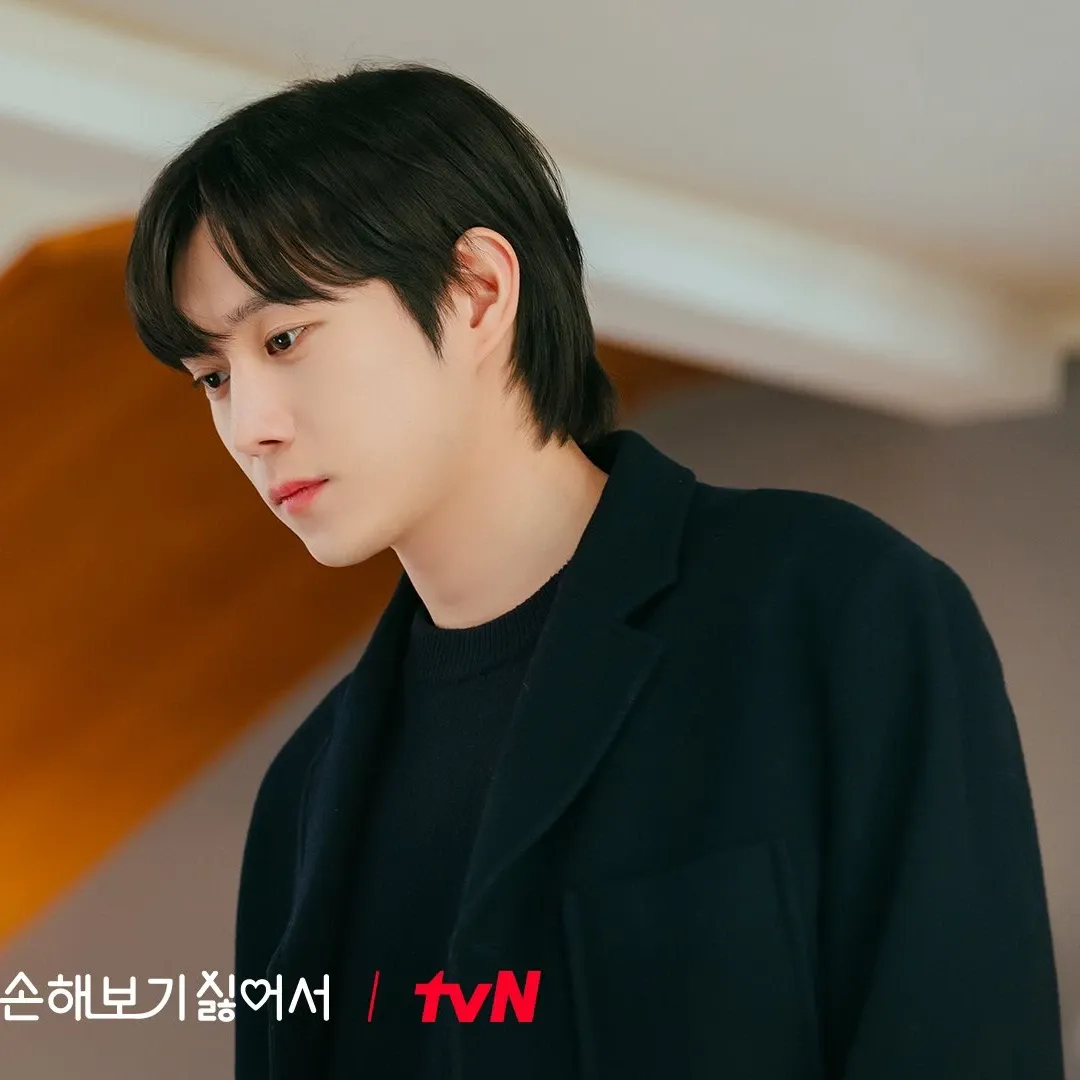 Behind-the-scenes cut of Kim Youngdae