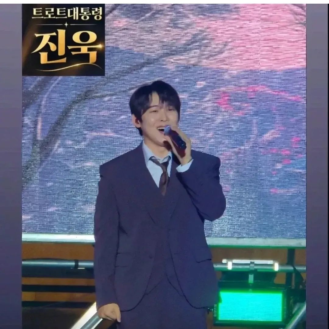 A moment captured by a fan of Jinuk
