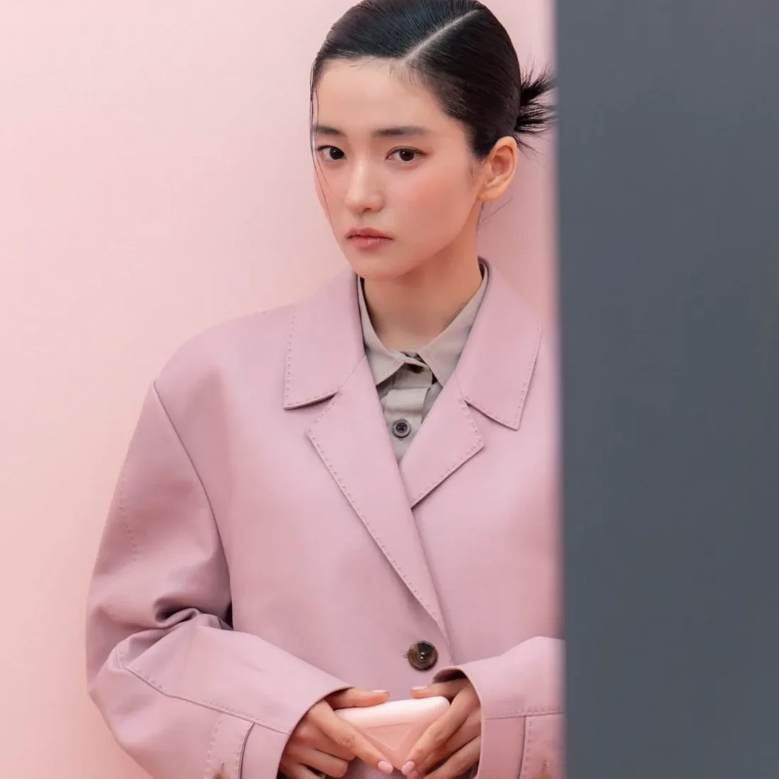 Behind-the-scenes cut of Kim Taeri