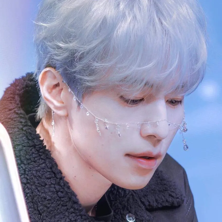 Behind-the-scenes cut of Lee Dongwook