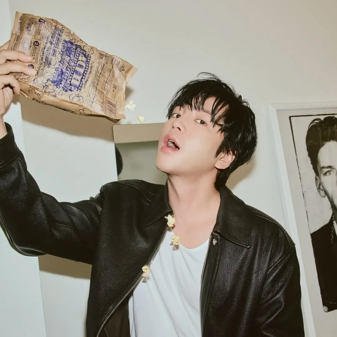 A moment captured by a fan of Jang Geunsuk