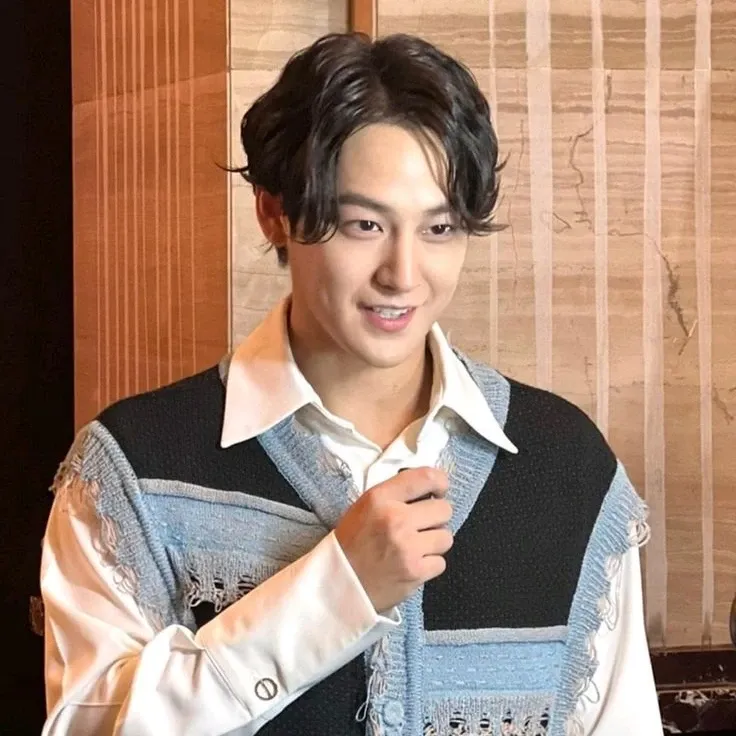 Behind-the-scenes cut of Kim Bum