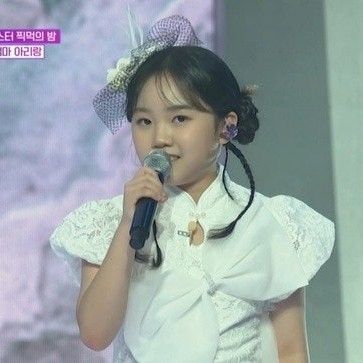 Behind-the-scenes cut of Kim Yeeun