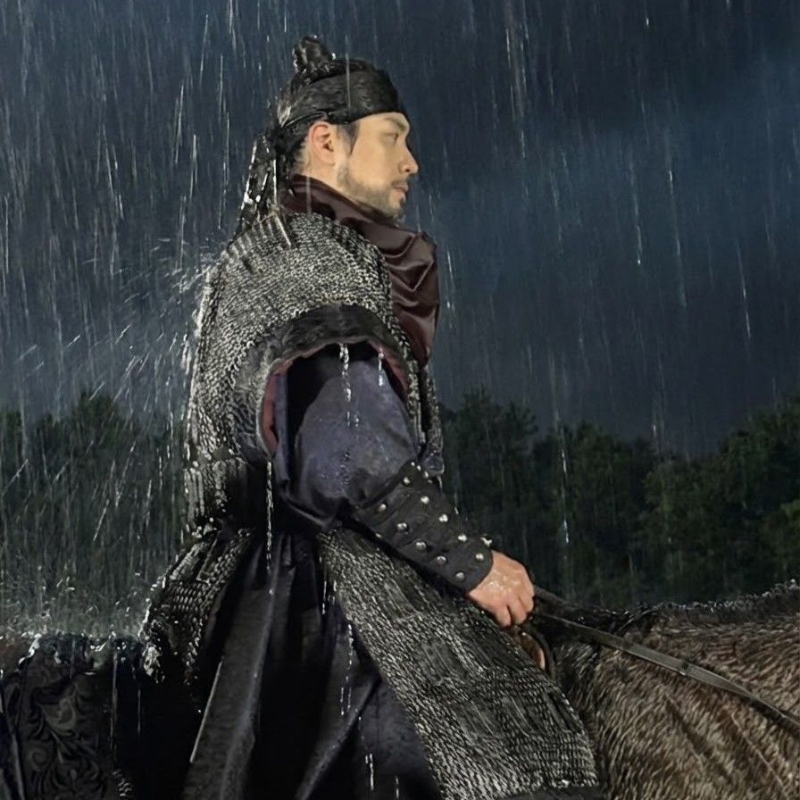 A moment captured by a fan of Lee Joonhyuk