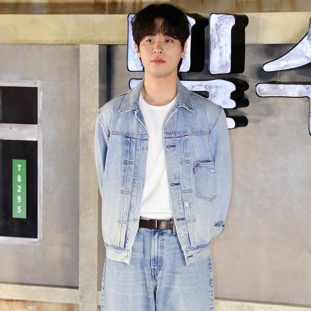 Behind-the-scenes cut of Park Jeongmin