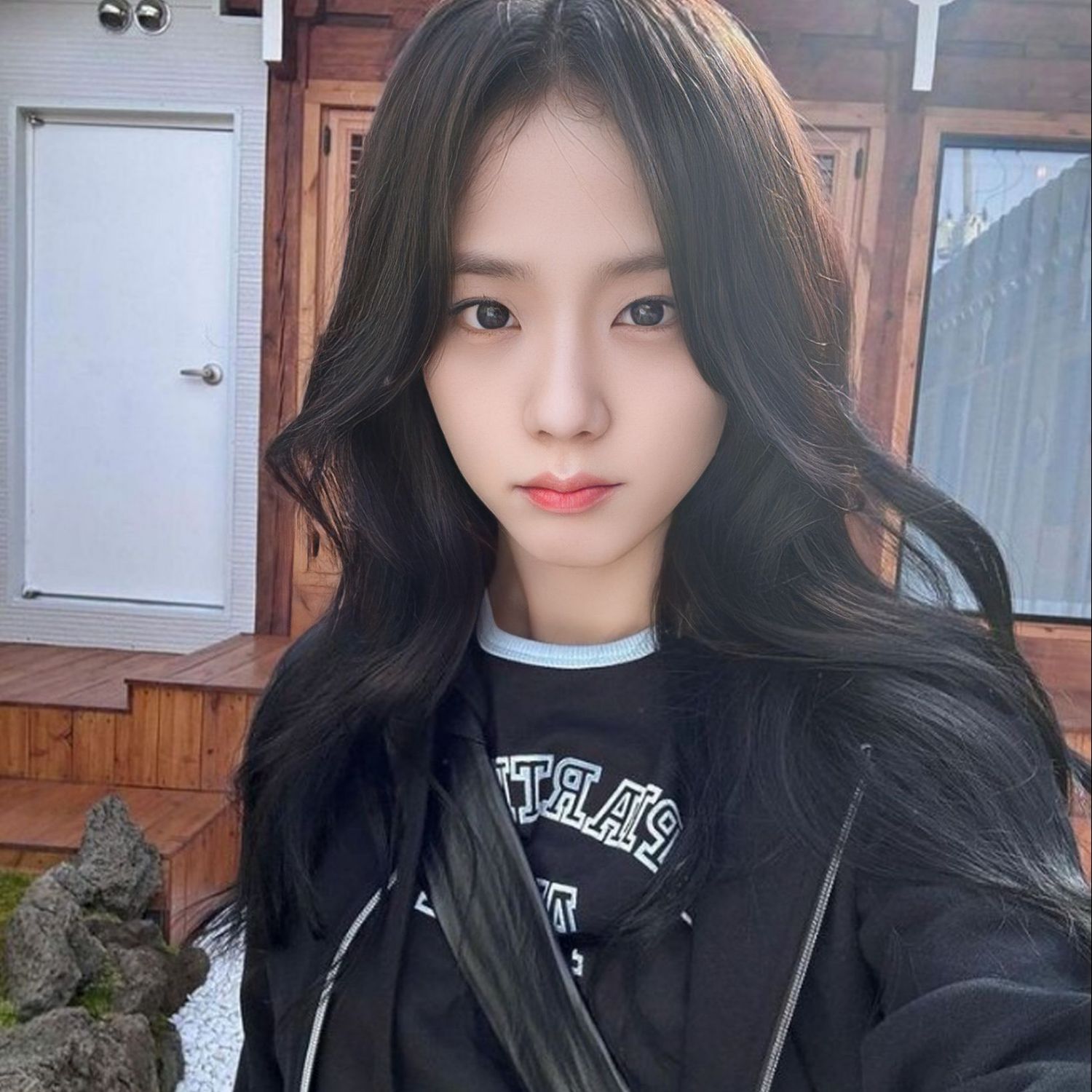 Behind-the-scenes cut of Jisoo (1995)