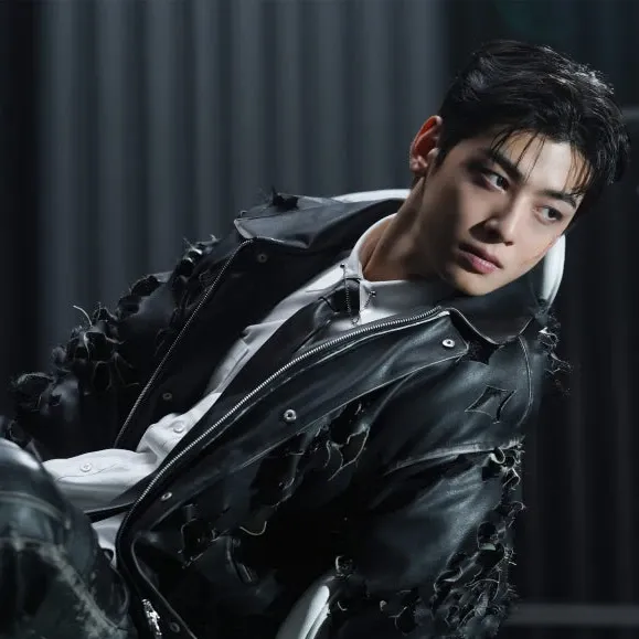 Behind-the-scenes cut of Cha Eunwoo