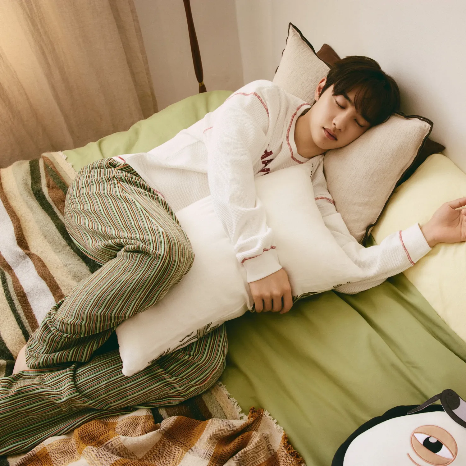 Behind-the-scenes cut of Doh Kyungsoo (D.O.)