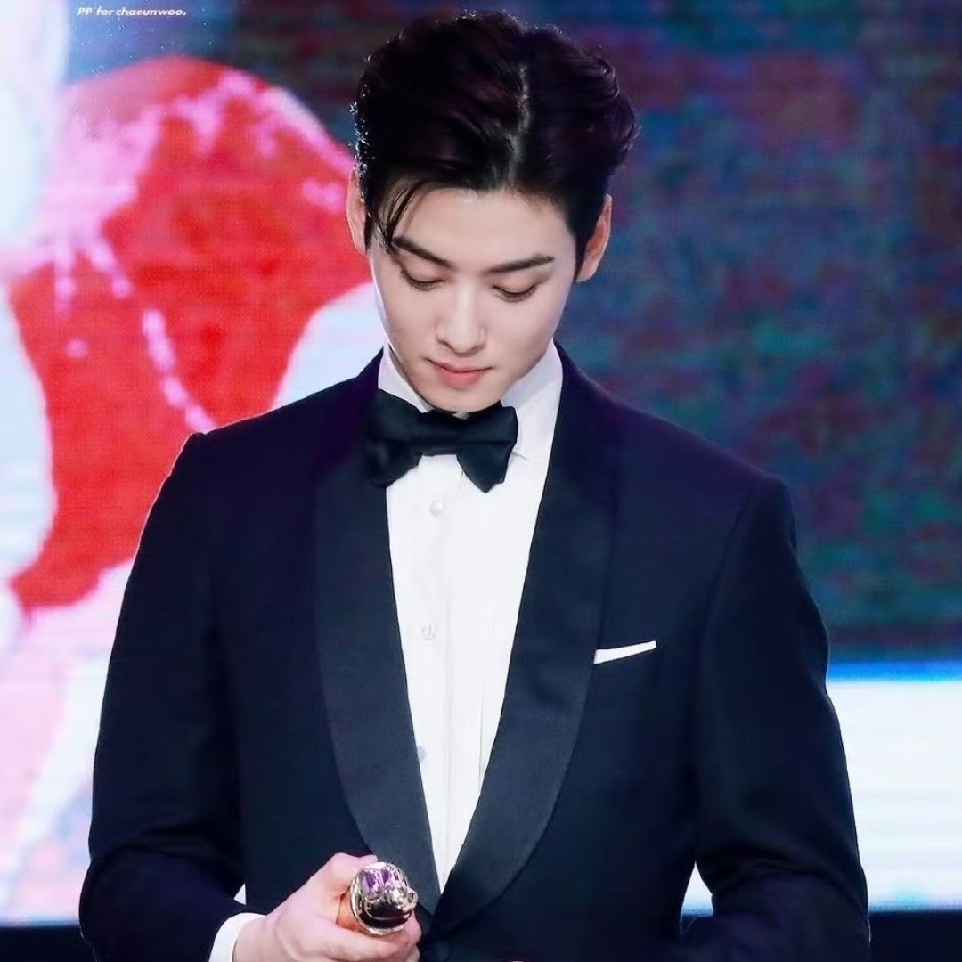 Latest photo of Cha Eunwoo