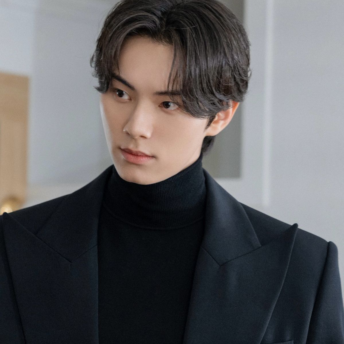 Behind-the-scenes cut of Lee Chaemin