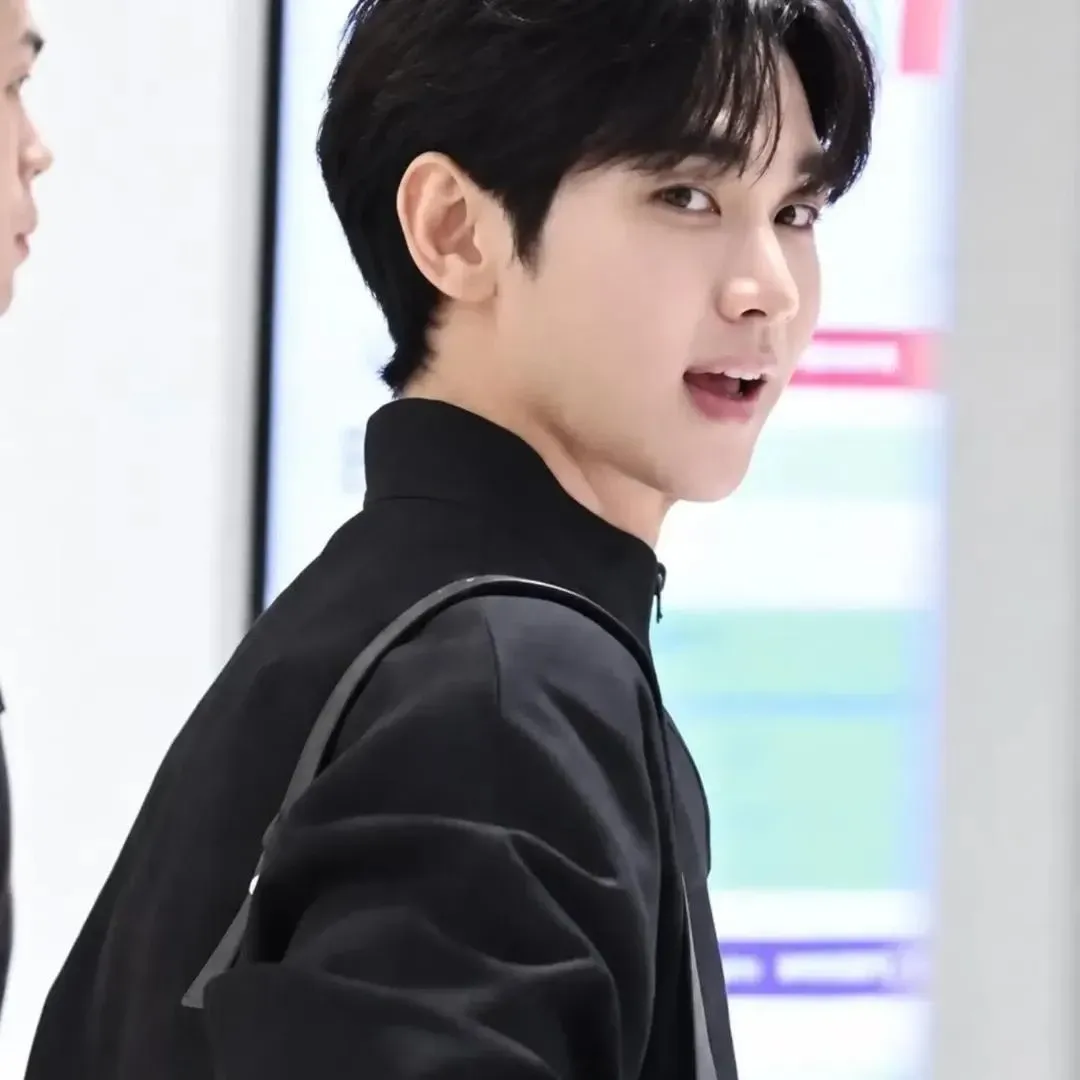 A moment captured by a fan of Kim Soohyun