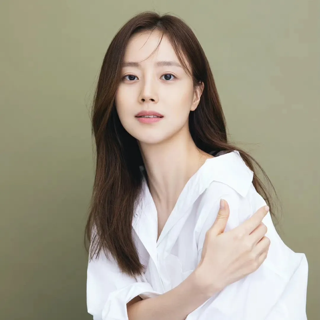 Recent activity shot of Moon Chaewon