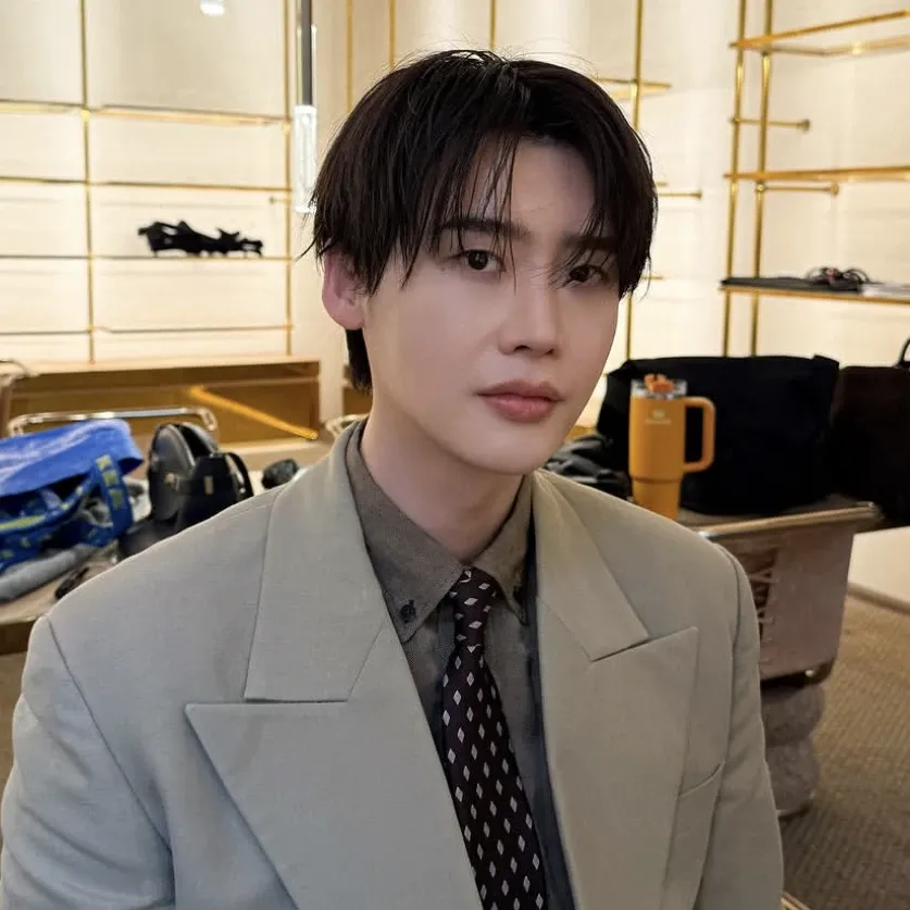 A moment captured by a fan of Lee Jongsuk