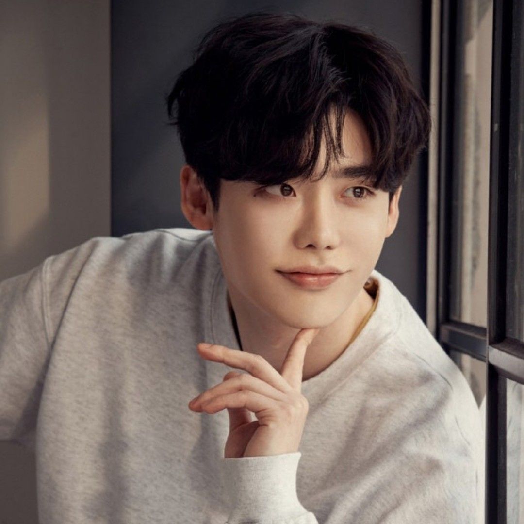 Recent activity shot of Lee Jongsuk