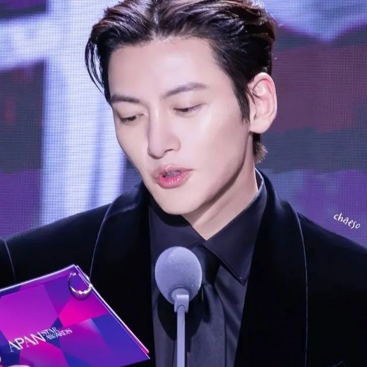 粉丝拍下的池昌旭瞬间