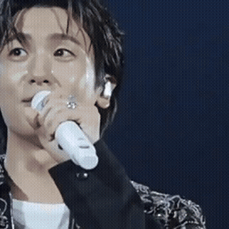 A moment captured by a fan of Park Hyungsik