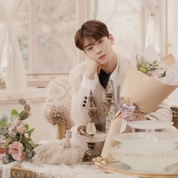 Recent activity shot of Cha Eunwoo