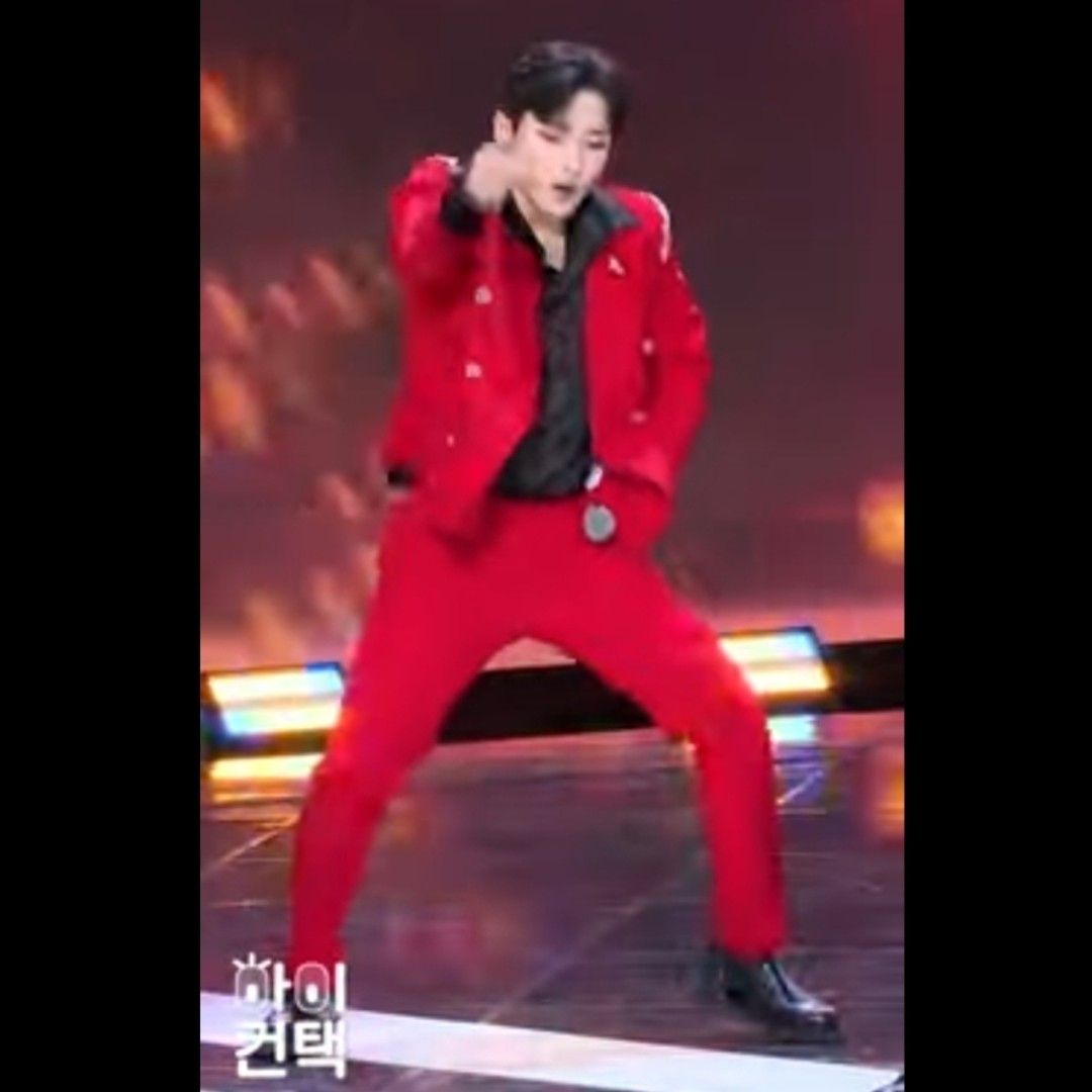 A moment captured by a fan of Seong Ri