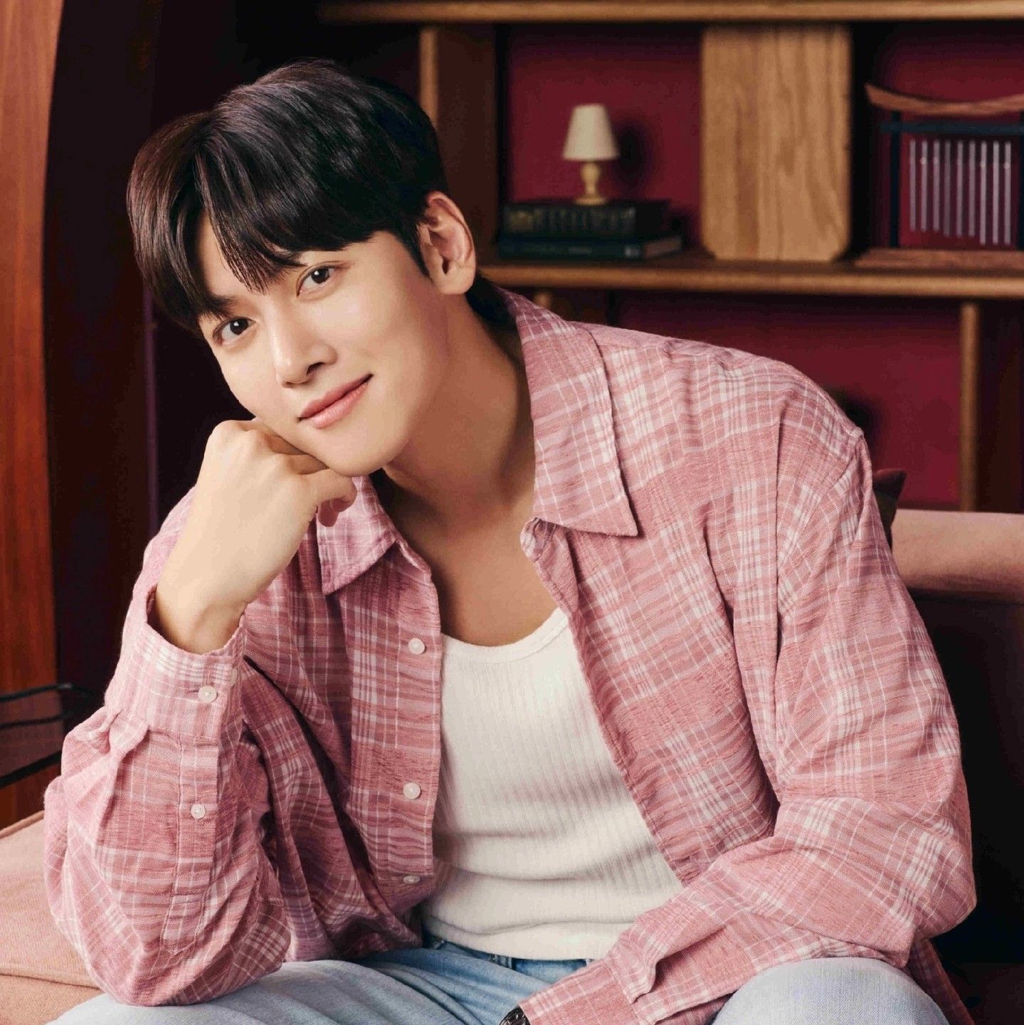 Behind-the-scenes cut of Ji Changwook
