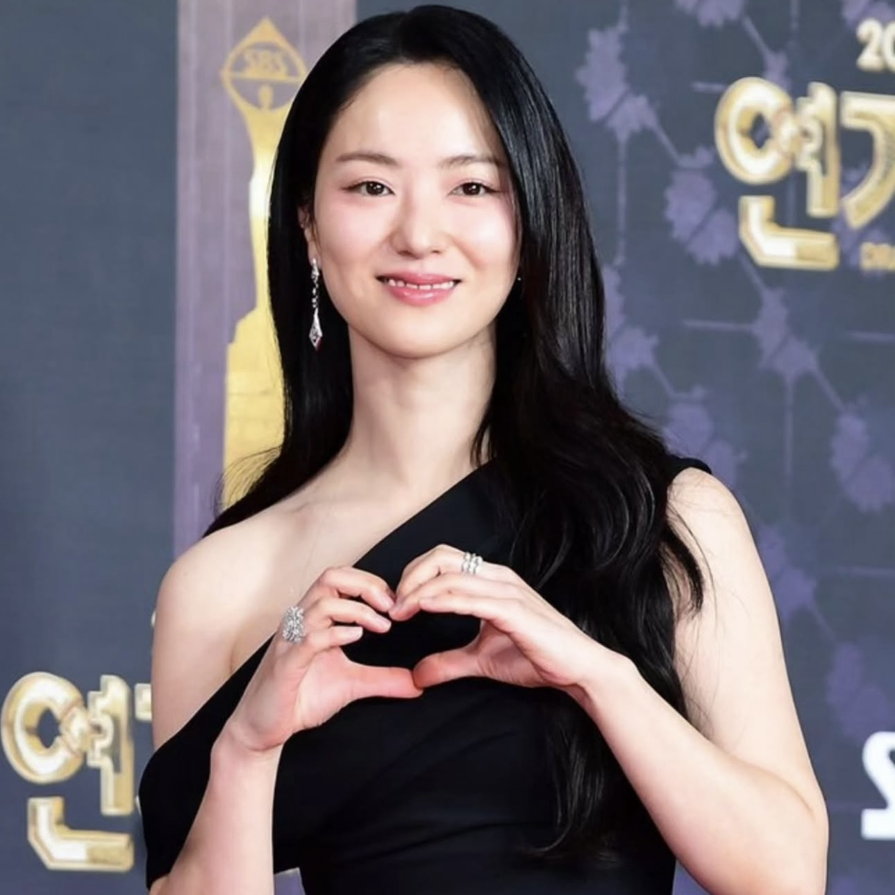 Behind-the-scenes cut of Jeon Yeobeen