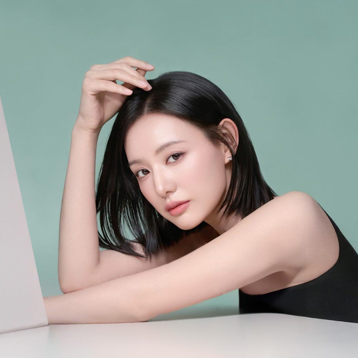 Behind-the-scenes cut of Kim Jiwon