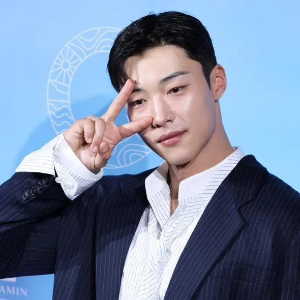 A moment captured by a fan of Woo Dohwan