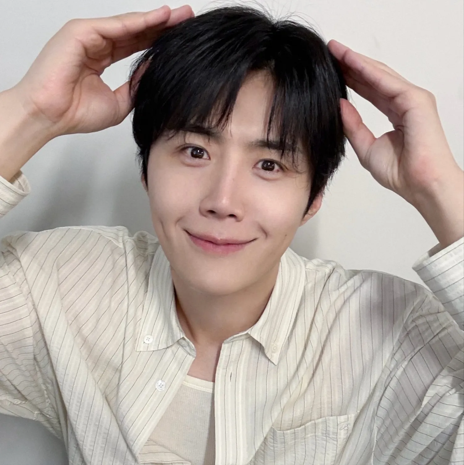 Behind-the-scenes cut of Kim Seonho