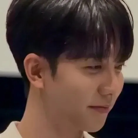 Behind-the-scenes cut of Lee Seunggi
