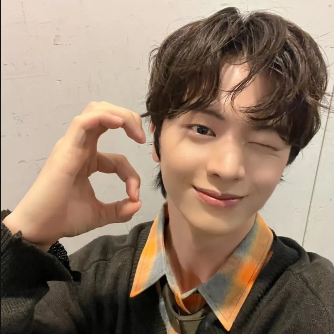 Recent activity shot of Yook Sungjae