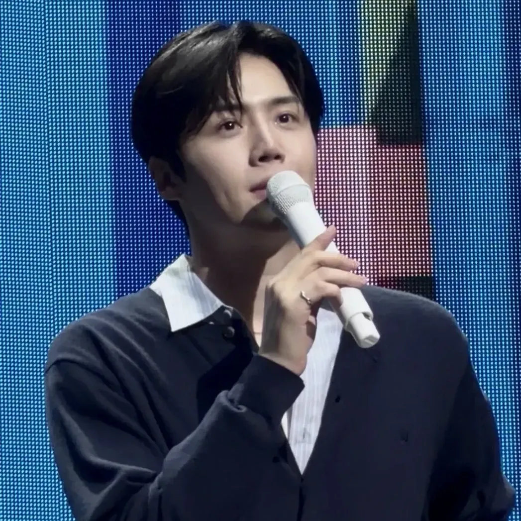 A moment captured by a fan of Kim Seonho