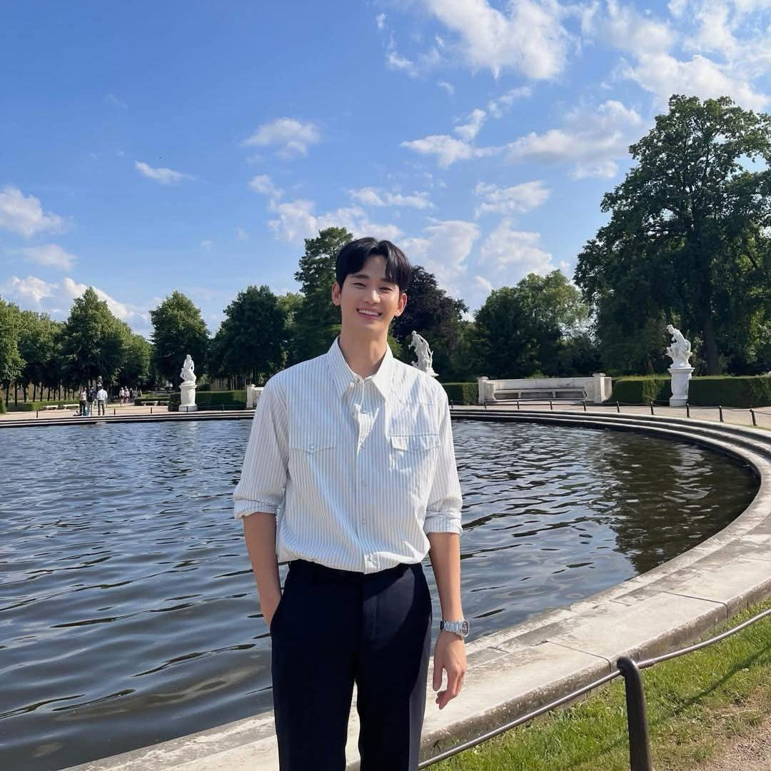 Foto kegiatan terbaru dari Kim Soohyun