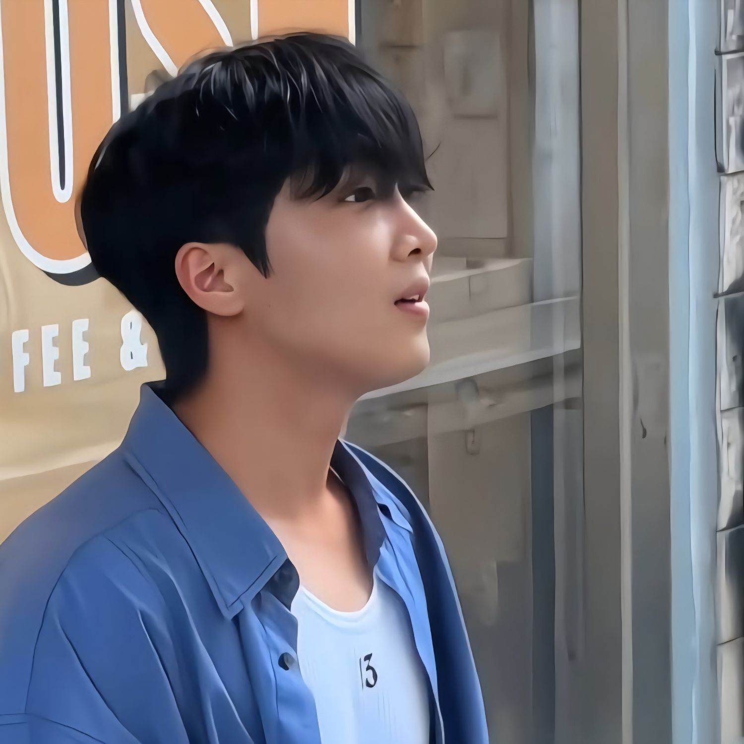 A moment captured by a fan of Hwang Yunsung