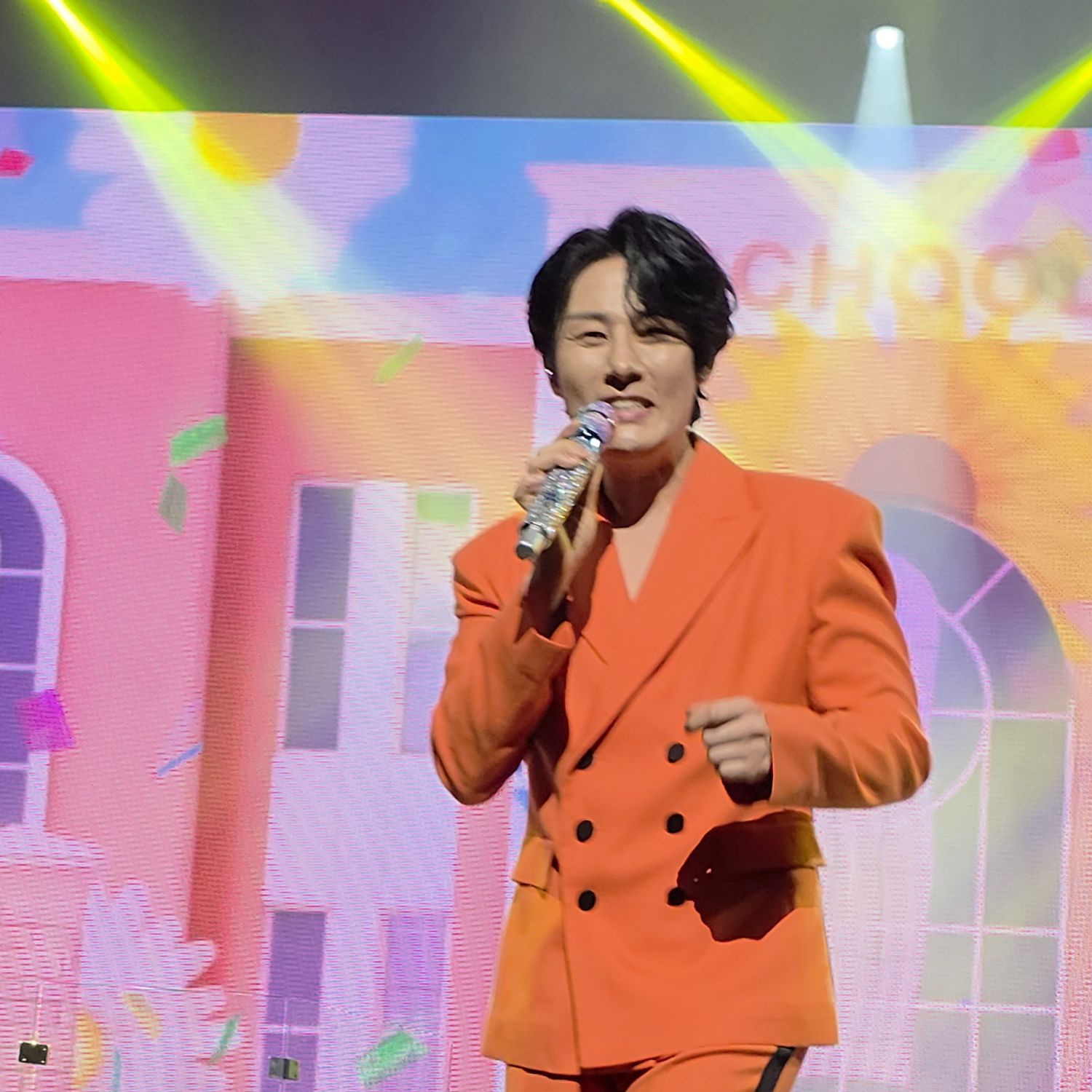 A moment captured by a fan of Kang Moonkyung