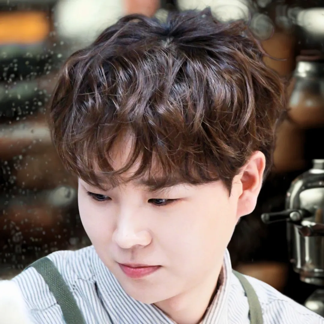 Behind-the-scenes cut of Song Minjun