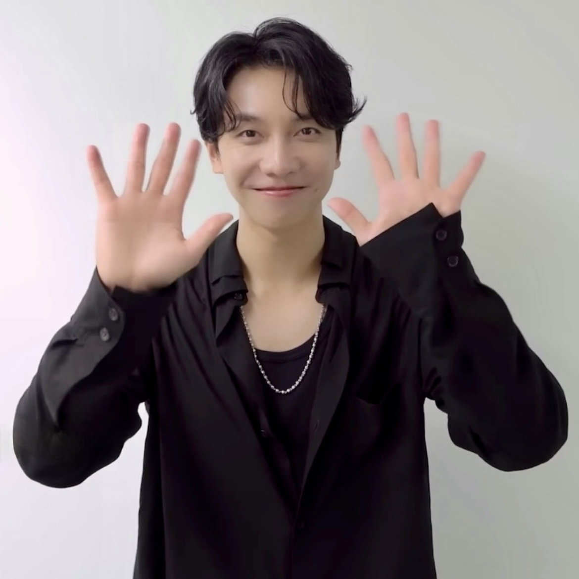 Momen yang diabadikan oleh penggemar Lee Seunggi