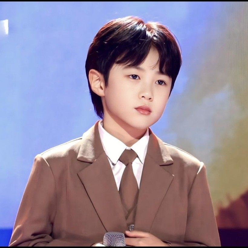 Behind-the-scenes cut of You Jiwoo