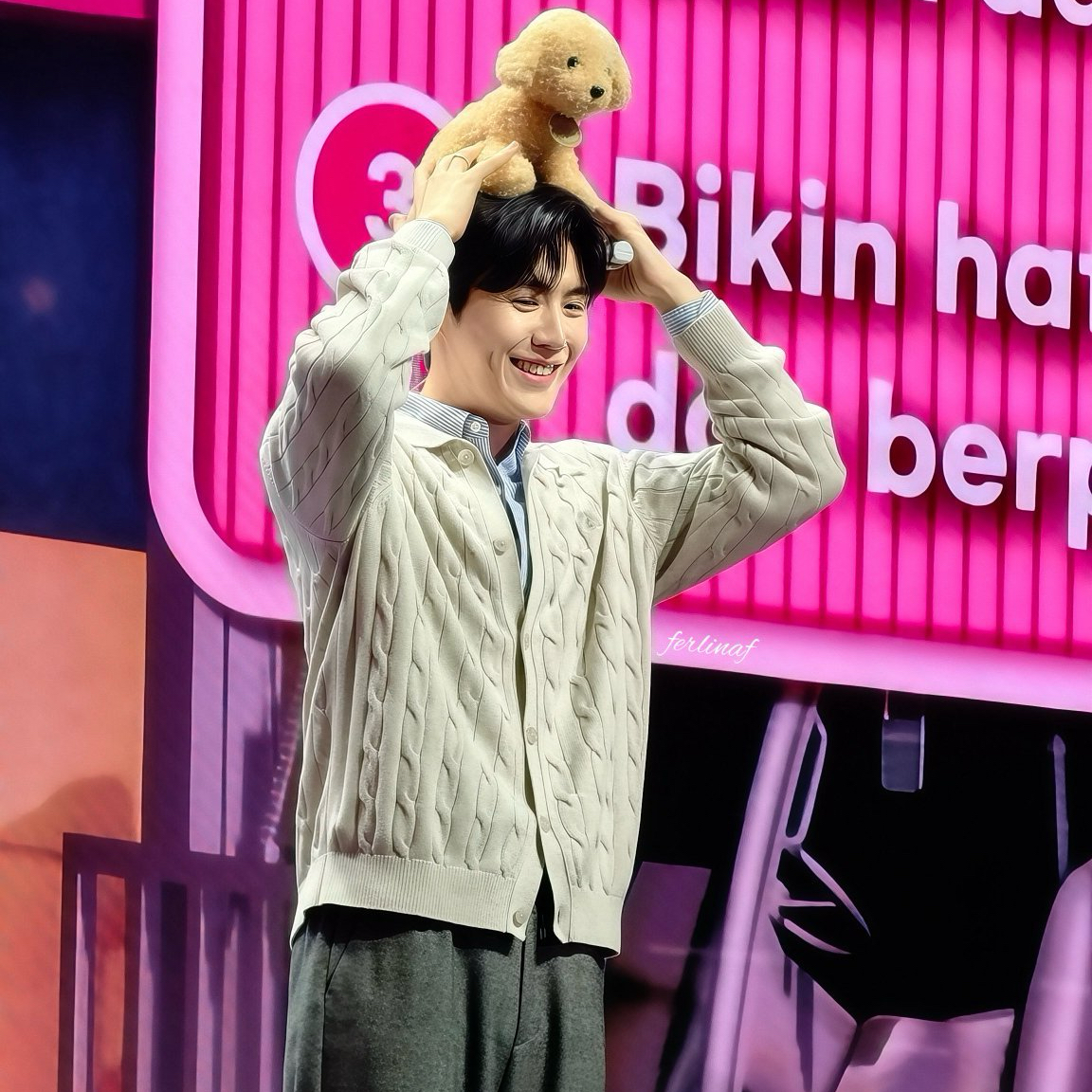 粉絲拍下的金宣虎瞬間