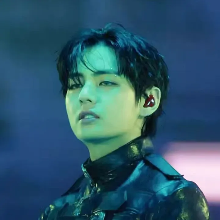Recent activity shot of Kim Taehyung (V)