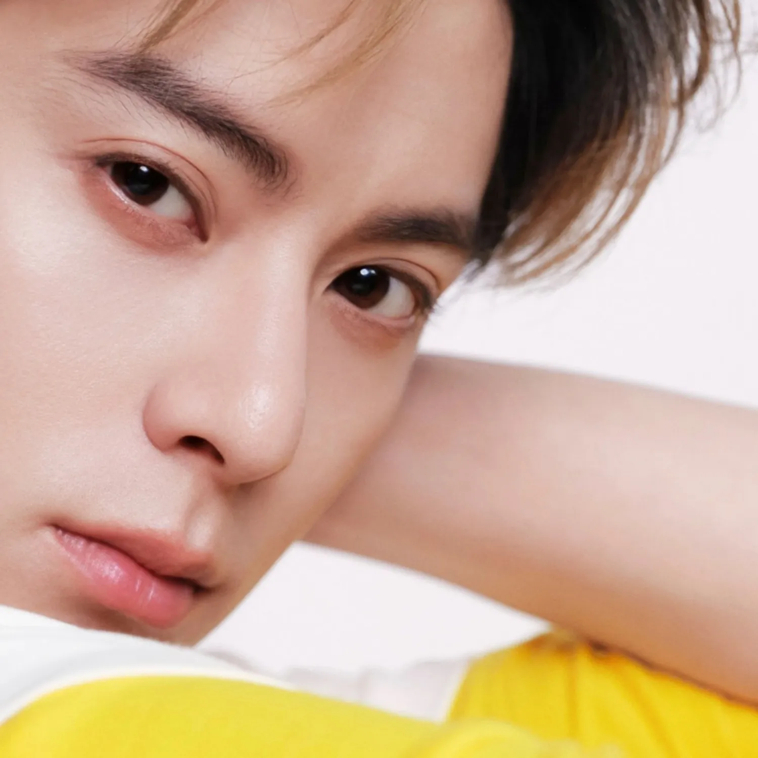Behind-the-scenes cut of Dylan Wang