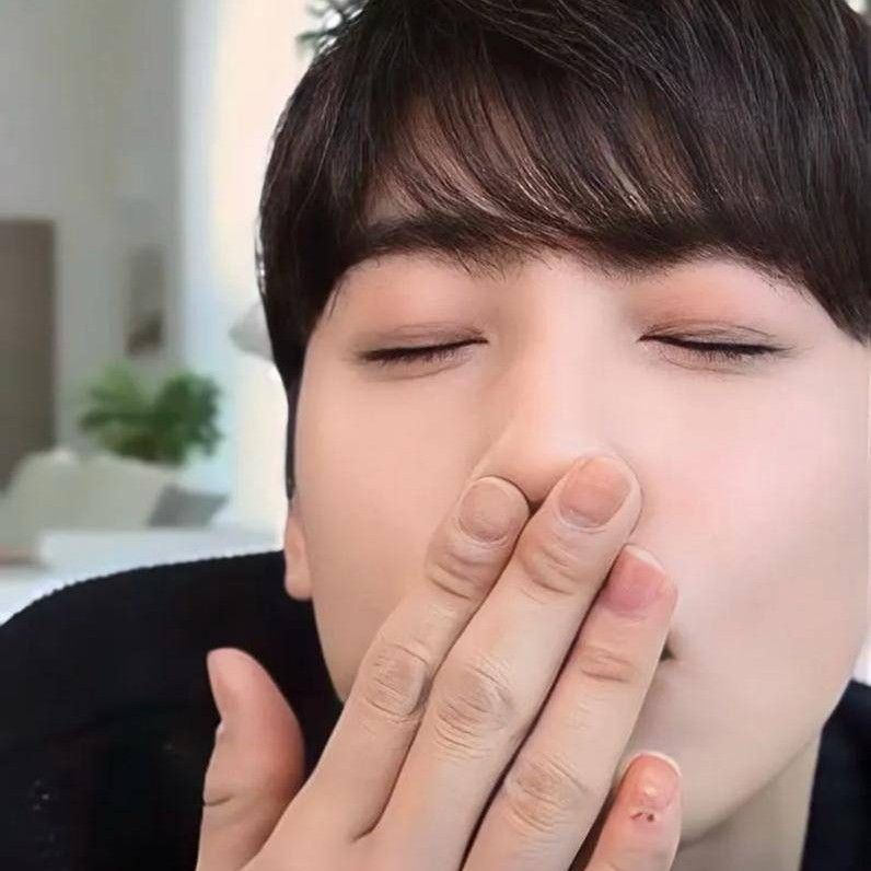 Behind-the-scenes cut of Cha Eunwoo