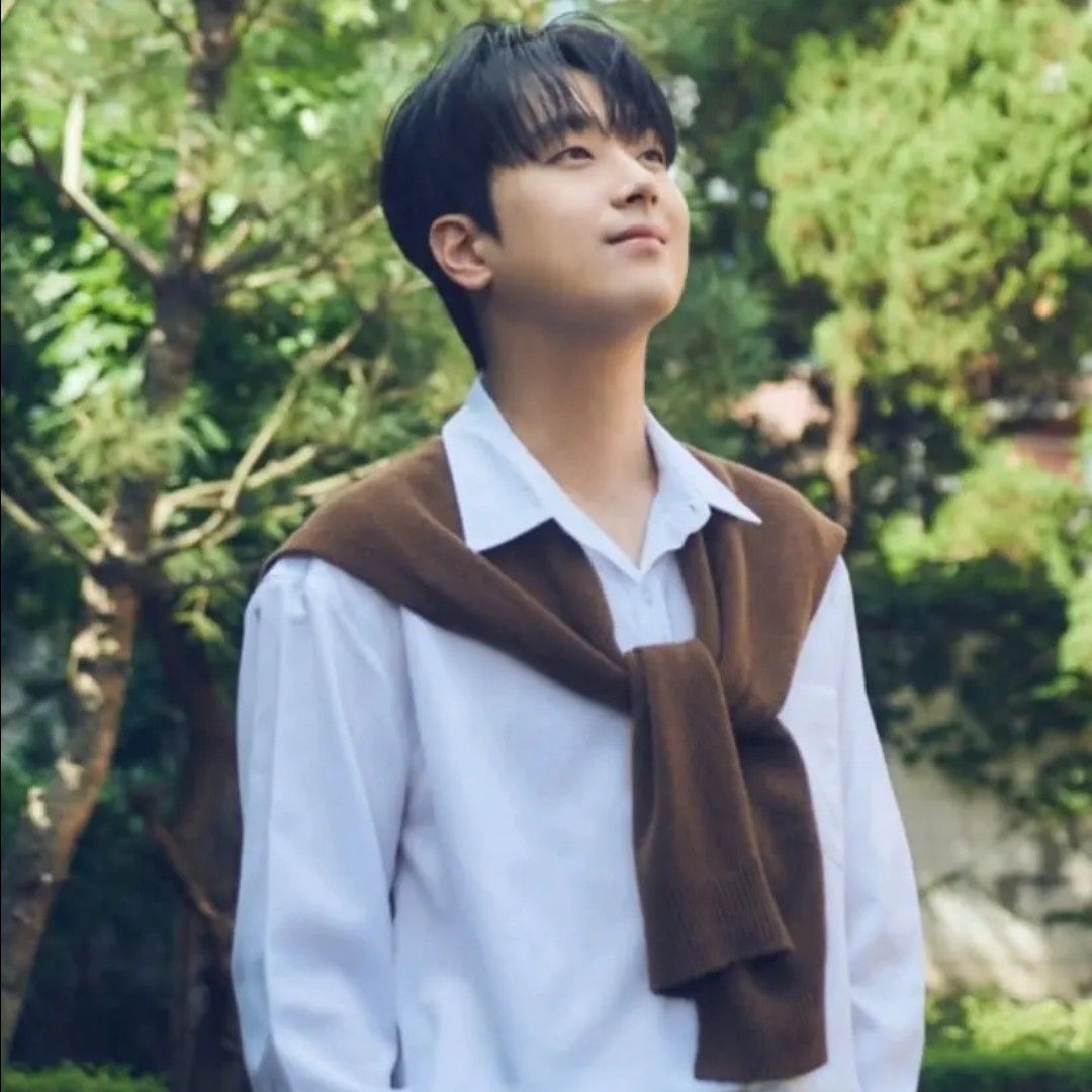 粉丝拍下的李灿元瞬间